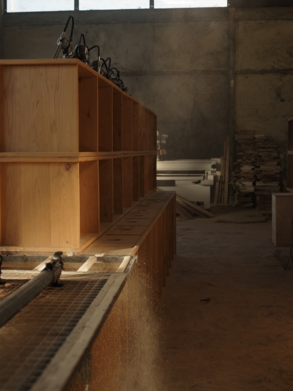 Series production in the workshop: oak cabinet modules