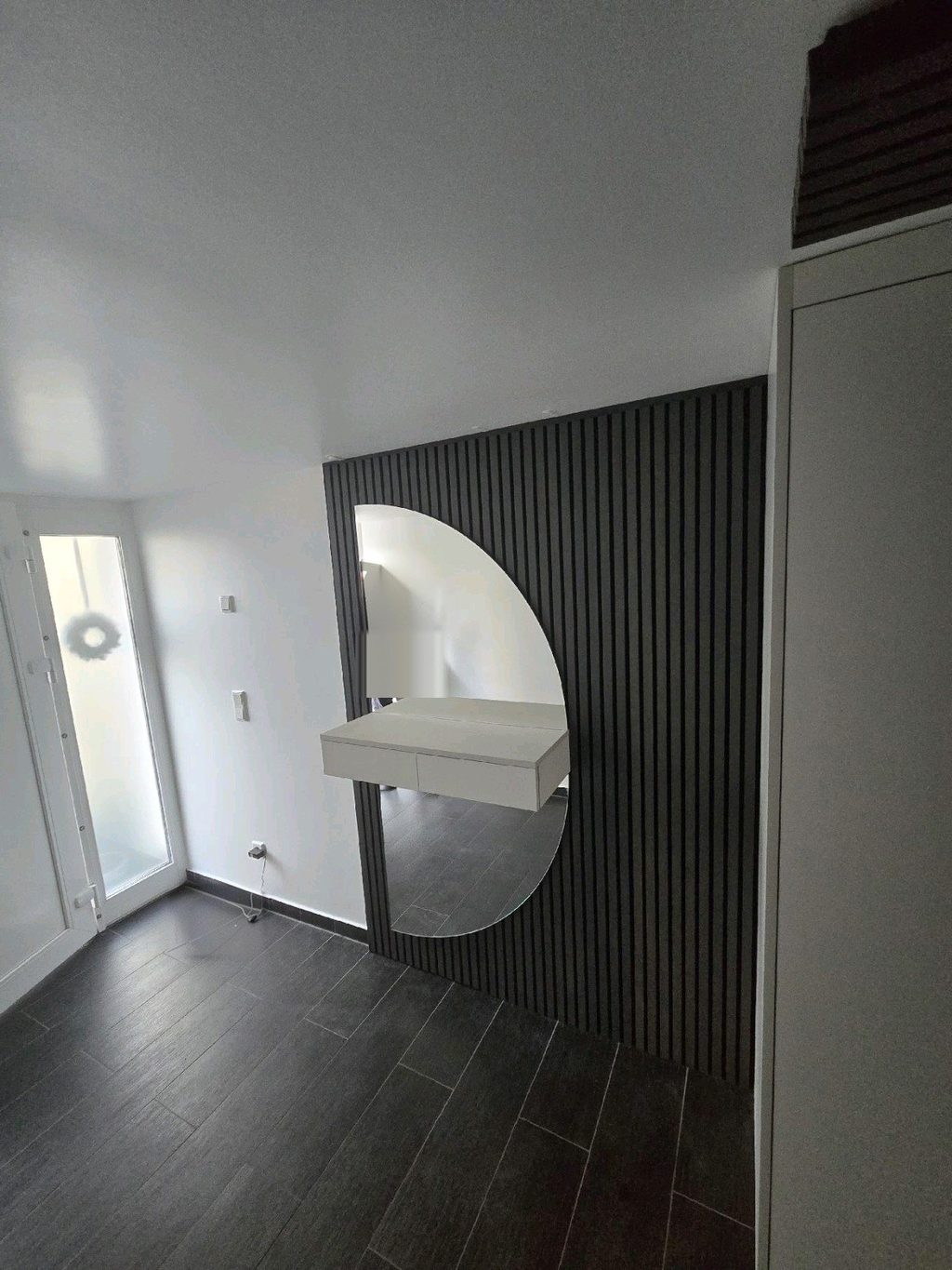 Garderobe mit Spiegelwand und Einbauschrank in Bad Homburg