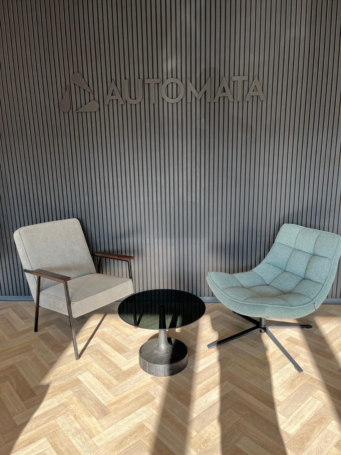 Automata Technologies — Empfang mit Marken-Akustikwand