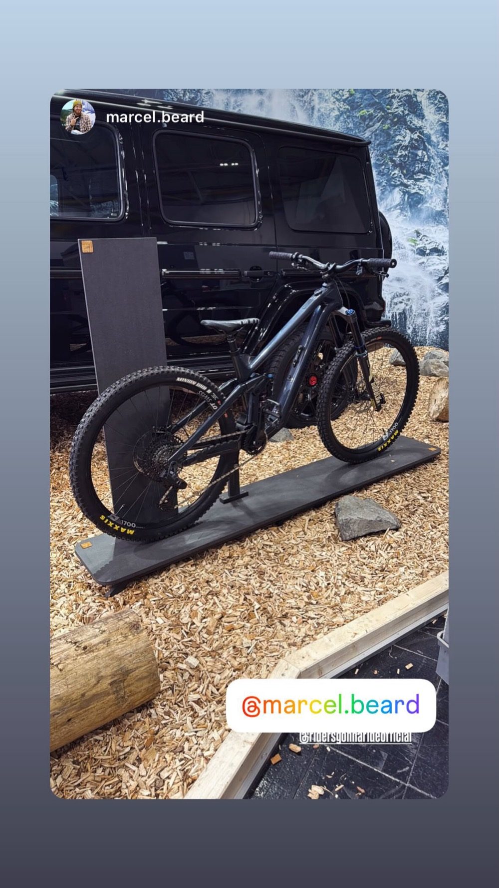 H&R Display-Möbel mit Mountainbike — von Marcel Barth auf Instagram gefeatured