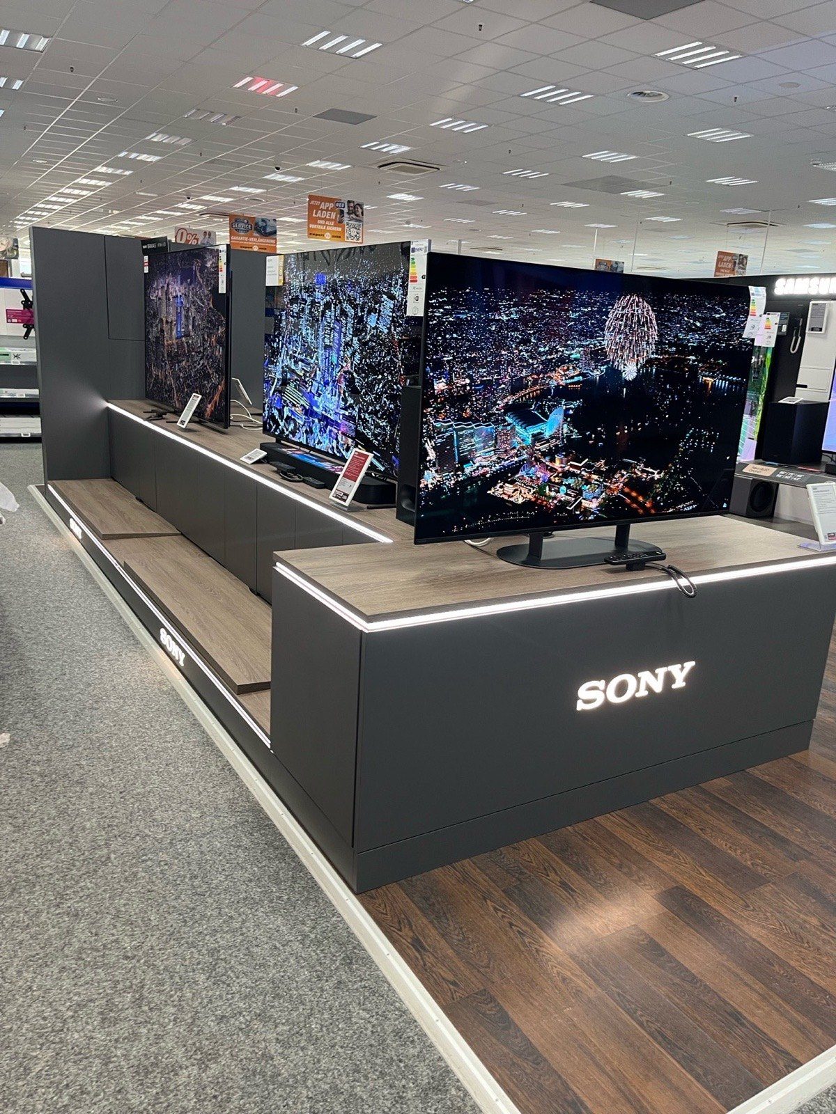 Sony bei Saturn Köln — Bild 2