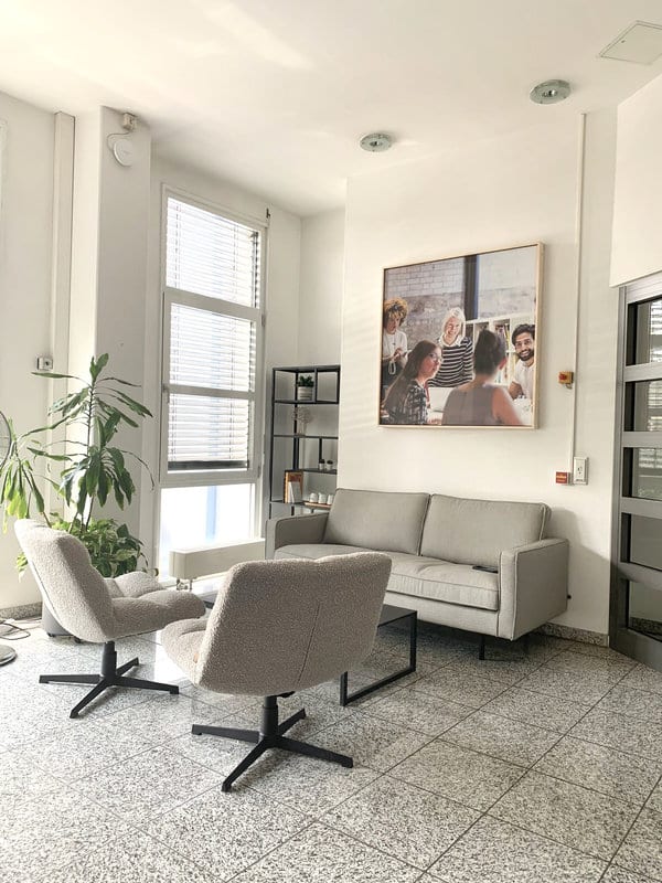 Reception Area at Sodexo Headquarters – Custom-Made by Brandstifter