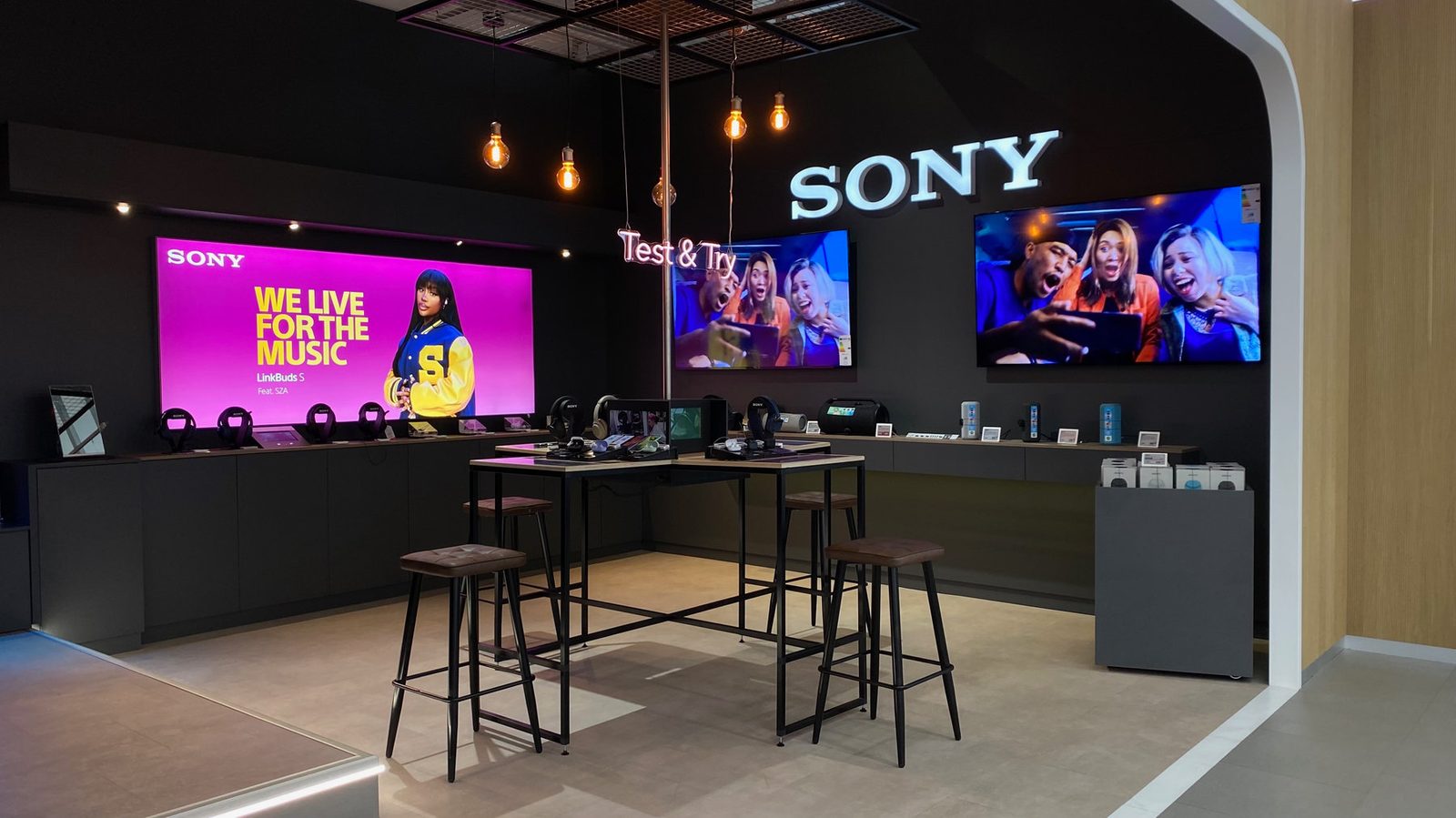 Sony Lounge at Saturn Hamburg – A Custom Presentation Space by Brandstifter