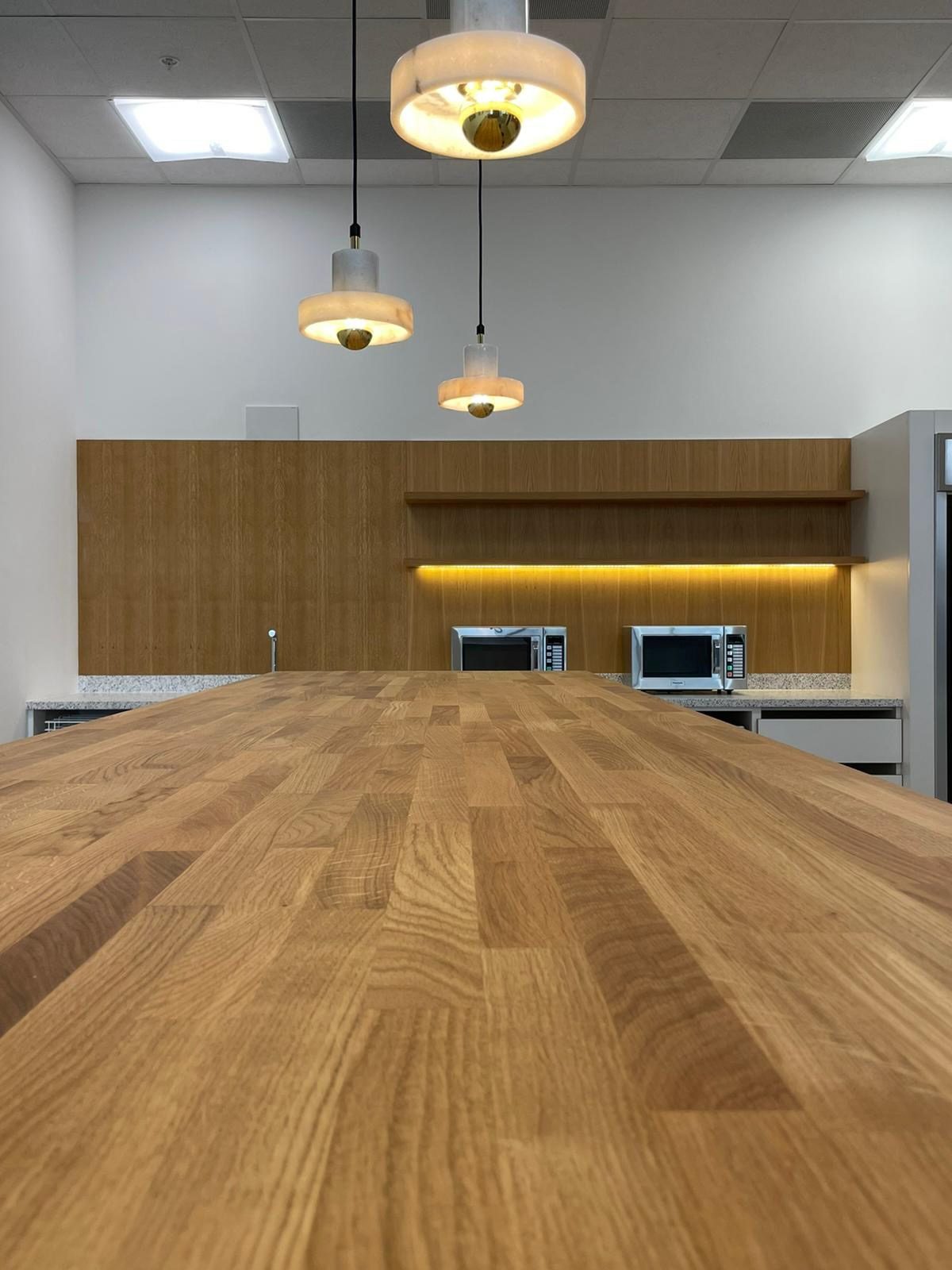 Staff Cafeteria & Lounge in a Frankfurt Data Centre – Quality Production by Brandstifter — Image 3